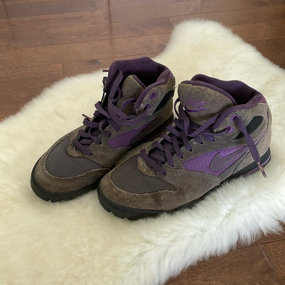 Vintage Nike acg Caldera hikers, purple and gray and colour size 7.5